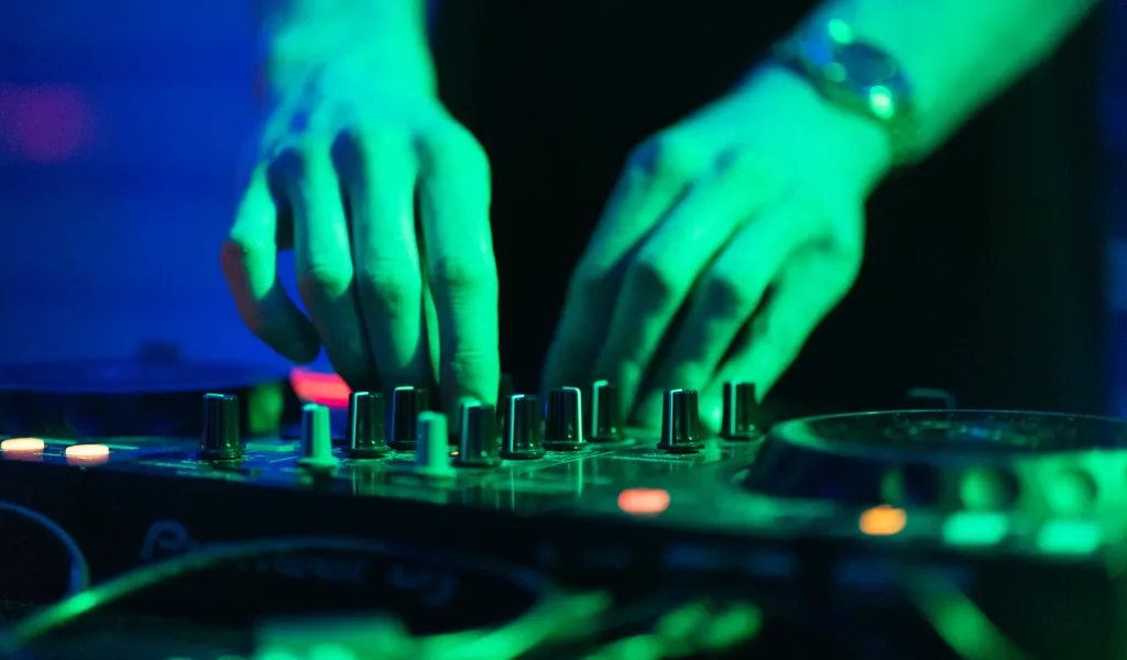 DJ prowadzący imprezę