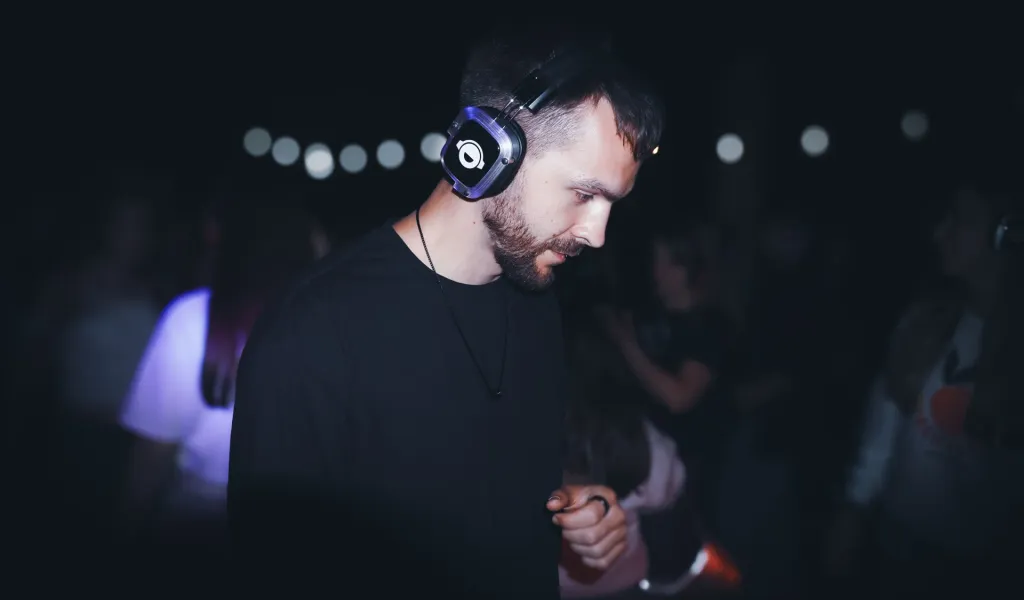 Integracja zespołu podczas silent disco