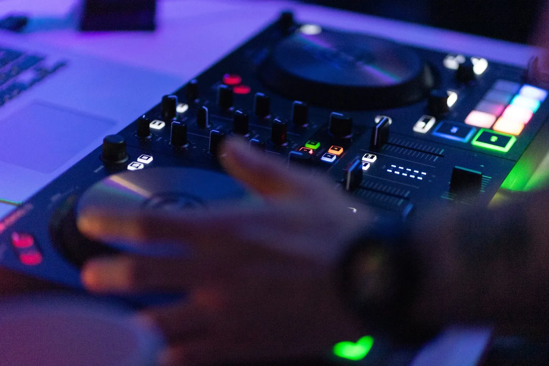 Wydarzenie silent disco organizowane przez Cicho Sza